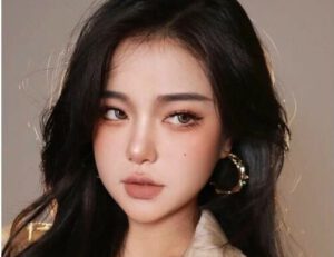 Tạo hình môi Tây