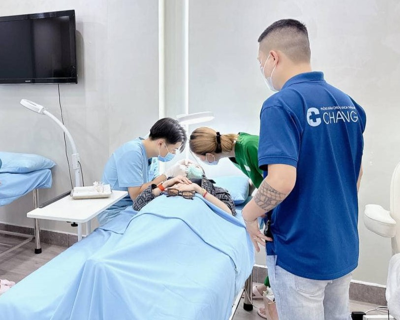 Ekip thực hiện tận tâm