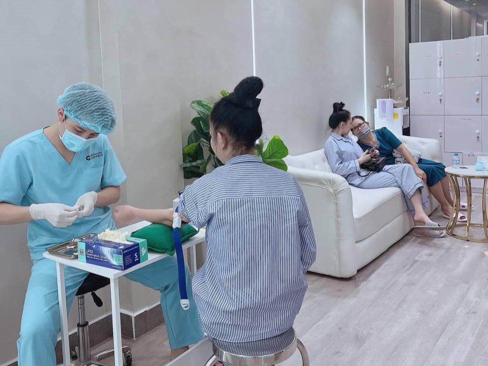 Khám sức khỏe trước khi phẫu thuật tạo hình tai vểnh