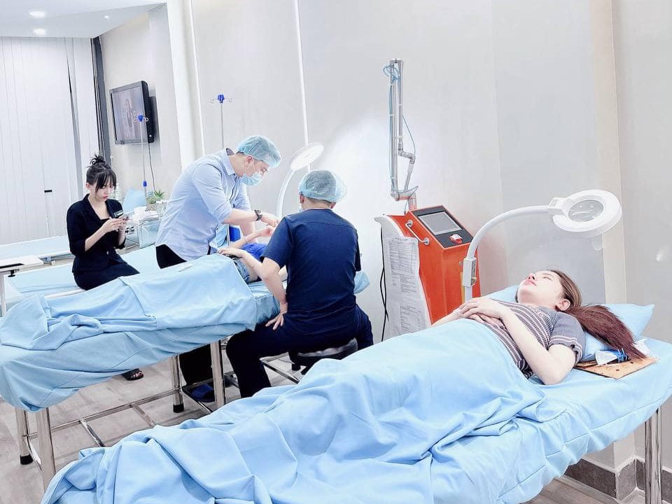 Phòng khám Changi đi đầu trong lĩnh vực căng da mặt