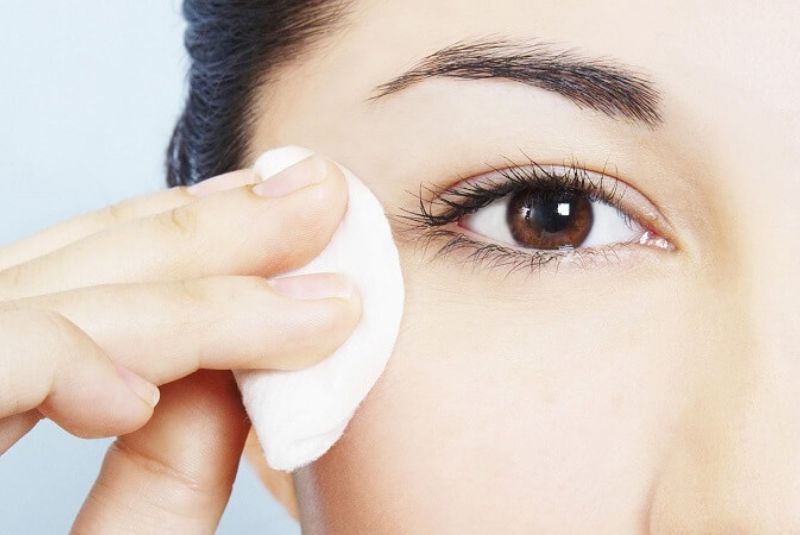 Chăm sóc vết thương cẩn thận đúng chỉ định bác sĩ để mắt nhanh phục hồi và đẹp tự nhiên