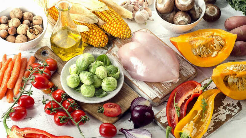 Ăn uống cân bằng dưỡng chất tạo điều kiện thuận lợi để cải tạo tật mắt không cân bằng